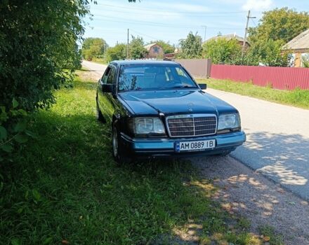 Черный Мерседес 260, объемом двигателя 2.6 л и пробегом 551 тыс. км за 3200 $, фото 4 на Automoto.ua