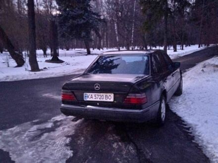 Мерседес 260 1991 у Києві на Automoto.ua Чорний Мерседес 260, об'ємом двигуна 2.6 л та пробігом 470 тис. км за 2000 $, фото 1 на Automoto.ua