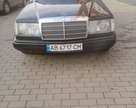 Черный Мерседес 260, объемом двигателя 2.6 л и пробегом 410 тыс. км за 2000 $, фото 1 на Automoto.ua