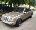 Сірий Мерседес 260, об'ємом двигуна 2.6 л та пробігом 500 тис. км за 1794 $, фото 1 на Automoto.ua