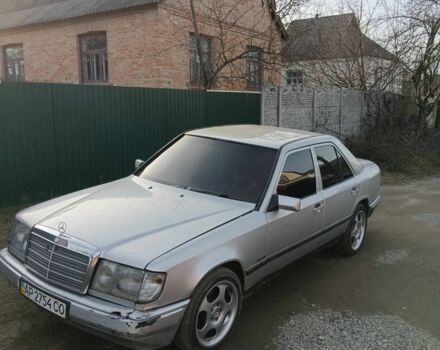 Сірий Мерседес 260, об'ємом двигуна 2.6 л та пробігом 400 тис. км за 600 $, фото 1 на Automoto.ua