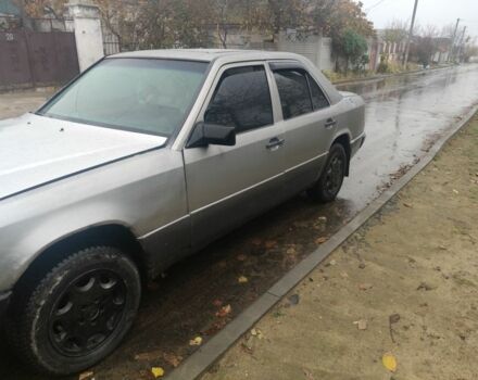 Серый Мерседес 260, объемом двигателя 3 л и пробегом 2 тыс. км за 1050 $, фото 2 на Automoto.ua