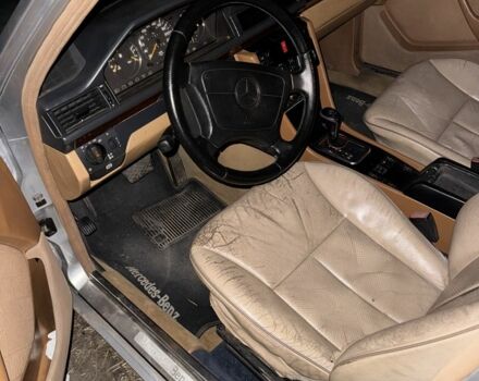 Мерседес 260 1988 у Новомосковске на Automoto.ua Сірий Мерседес 260, об'ємом двигуна 2.6 л та пробігом 400 тис. км за 1500 $, фото 1 на Automoto.ua