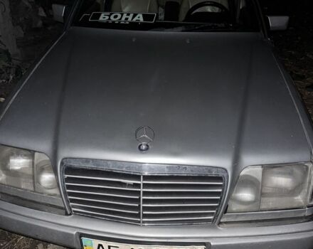 Мерседес 260 1988 у Новомосковске на Automoto.ua Сірий Мерседес 260, об'ємом двигуна 2.6 л та пробігом 400 тис. км за 1500 $, фото 3 на Automoto.ua