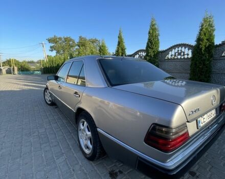 Сірий Мерседес 260, об'ємом двигуна 2.6 л та пробігом 400 тис. км за 2700 $, фото 5 на Automoto.ua