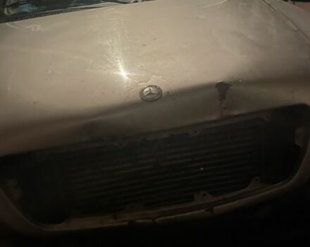 Серый Мерседес 260, объемом двигателя 2.7 л и пробегом 26 тыс. км за 4000 $, фото 3 на Automoto.ua