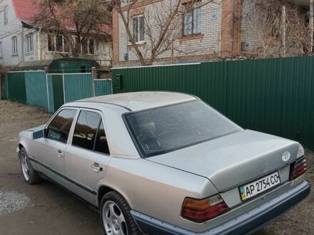 Мерседес 260 1985 у Тараще на Automoto.ua Сірий Мерседес 260, об'ємом двигуна 2.6 л та пробігом 400 тис. км за 600 $, фото 1 на Automoto.ua