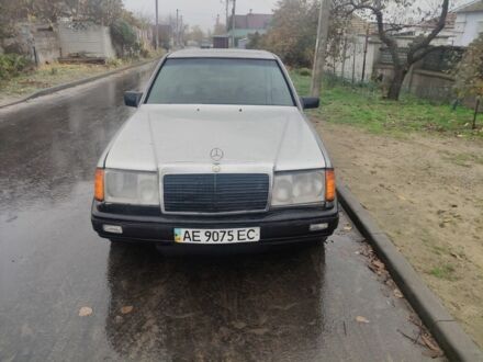 Серый Мерседес 260, объемом двигателя 3 л и пробегом 2 тыс. км за 1050 $, фото 1 на Automoto.ua