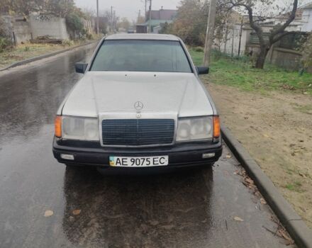 Серый Мерседес 260, объемом двигателя 3 л и пробегом 2 тыс. км за 1050 $, фото 1 на Automoto.ua