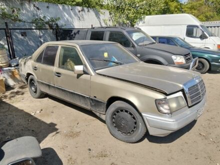Мерседес 260 1991 в Киеве на Automoto.ua Серый Мерседес 260, объемом двигателя 2.6 л и пробегом 217 тыс. км за 650 $, фото 1 на Automoto.ua
