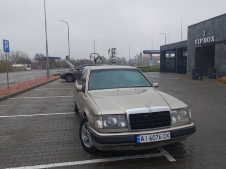 Мерседес 260 1991 у Белой Церкве на Automoto.ua Сірий Мерседес 260, об'ємом двигуна 2.6 л та пробігом 200 тис. км за 2700 $, фото 1 на Automoto.ua