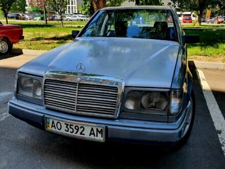 Мерседес 260 1993 у Ужгороді на Automoto.ua Сірий Мерседес 260, об'ємом двигуна 2.6 л та пробігом 252 тис. км за 2300 $, фото 1 на Automoto.ua