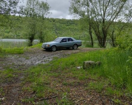 Синій Мерседес 260, об'ємом двигуна 2.6 л та пробігом 300 тис. км за 1350 $, фото 12 на Automoto.ua