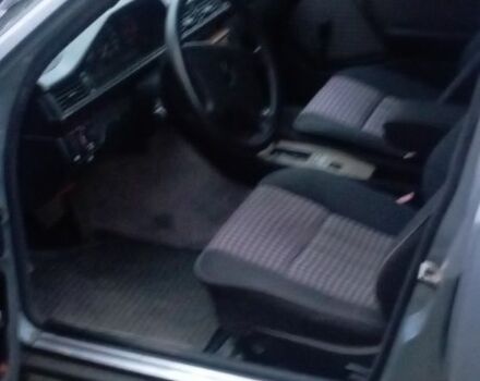 Синій Мерседес 260, об'ємом двигуна 2.5 л та пробігом 256 тис. км за 2500 $, фото 4 на Automoto.ua