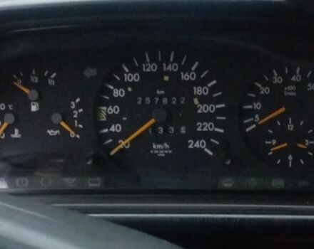 Синій Мерседес 260, об'ємом двигуна 2.5 л та пробігом 256 тис. км за 2500 $, фото 5 на Automoto.ua