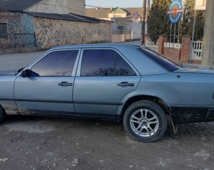 Синій Мерседес 260, об'ємом двигуна 2.6 л та пробігом 300 тис. км за 1350 $, фото 2 на Automoto.ua