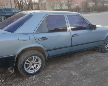 Синій Мерседес 260, об'ємом двигуна 2.6 л та пробігом 300 тис. км за 1350 $, фото 5 на Automoto.ua
