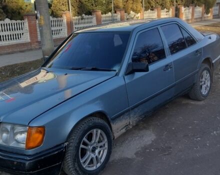 Синій Мерседес 260, об'ємом двигуна 2.6 л та пробігом 300 тис. км за 1350 $, фото 1 на Automoto.ua