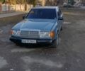 Синий Мерседес 260, объемом двигателя 2.6 л и пробегом 300 тыс. км за 1600 $, фото 1 на Automoto.ua