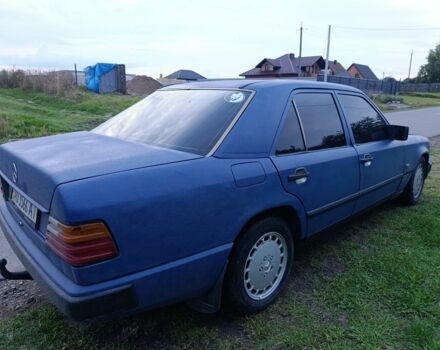 Синій Мерседес 260, об'ємом двигуна 2.6 л та пробігом 317 тис. км за 1100 $, фото 4 на Automoto.ua