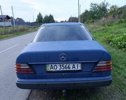 Синій Мерседес 260, об'ємом двигуна 2.6 л та пробігом 317 тис. км за 1100 $, фото 3 на Automoto.ua