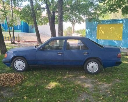 Синій Мерседес 260, об'ємом двигуна 2.5 л та пробігом 320 тис. км за 1450 $, фото 3 на Automoto.ua