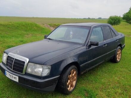 Мерседес 260 1987 в Корце на Automoto.ua Синий Мерседес 260, объемом двигателя 2.6 л и пробегом 350 тыс. км за 1400 $, фото 1 на Automoto.ua