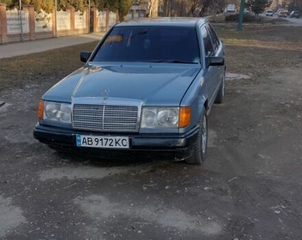 Синій Мерседес 260, об'ємом двигуна 2.6 л та пробігом 300 тис. км за 1350 $, фото 1 на Automoto.ua