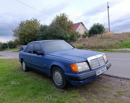 Синій Мерседес 260, об'ємом двигуна 2.6 л та пробігом 317 тис. км за 1100 $, фото 1 на Automoto.ua