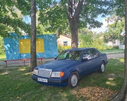 Синій Мерседес 260, об'ємом двигуна 2.5 л та пробігом 320 тис. км за 1450 $, фото 1 на Automoto.ua