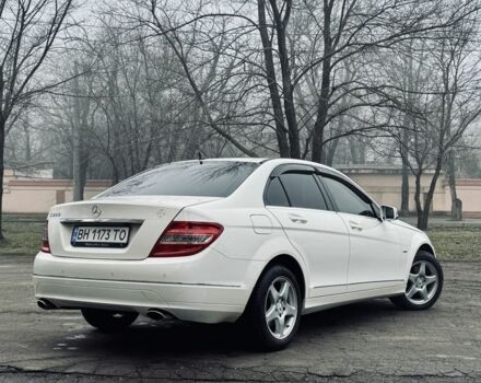 Белый Мерседес 280, объемом двигателя 3 л и пробегом 164 тыс. км за 11500 $, фото 2 на Automoto.ua