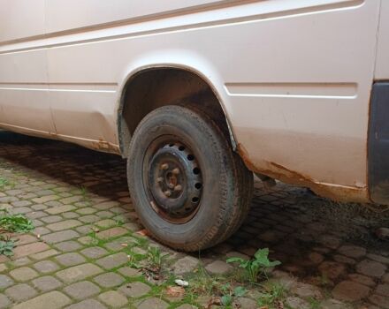 Белый Мерседес 280, объемом двигателя 2 л и пробегом 440 тыс. км за 150000 $, фото 5 на Automoto.ua