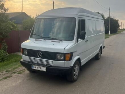 Белый Мерседес 280, объемом двигателя 2.4 л и пробегом 700 тыс. км за 3075 $, фото 1 на Automoto.ua