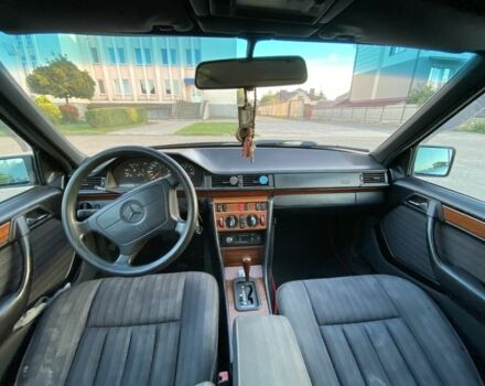 Черный Мерседес 280, объемом двигателя 2.8 л и пробегом 450 тыс. км за 2500 $, фото 4 на Automoto.ua