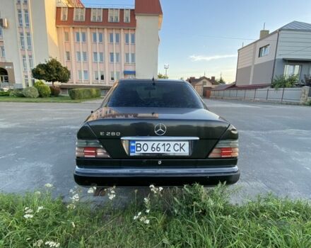 Черный Мерседес 280, объемом двигателя 2.8 л и пробегом 450 тыс. км за 2500 $, фото 3 на Automoto.ua