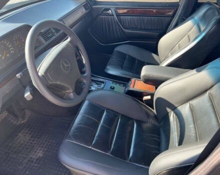 Черный Мерседес 280, объемом двигателя 2.8 л и пробегом 265 тыс. км за 4790 $, фото 20 на Automoto.ua