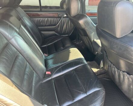 Черный Мерседес 280, объемом двигателя 2.8 л и пробегом 265 тыс. км за 4790 $, фото 15 на Automoto.ua