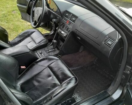 Чорний Мерседес 280, об'ємом двигуна 2.8 л та пробігом 300 тис. км за 2800 $, фото 1 на Automoto.ua