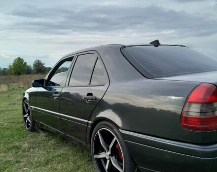 Чорний Мерседес 280, об'ємом двигуна 2.8 л та пробігом 300 тис. км за 2800 $, фото 5 на Automoto.ua