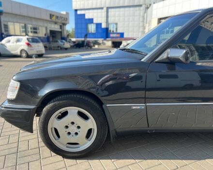 Черный Мерседес 280, объемом двигателя 2.8 л и пробегом 265 тыс. км за 4790 $, фото 8 на Automoto.ua