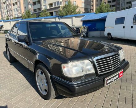 Черный Мерседес 280, объемом двигателя 2.8 л и пробегом 265 тыс. км за 4790 $, фото 2 на Automoto.ua