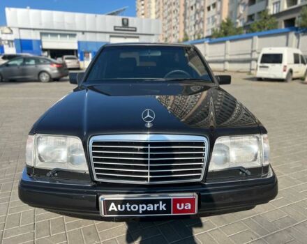 Черный Мерседес 280, объемом двигателя 2.8 л и пробегом 265 тыс. км за 4790 $, фото 1 на Automoto.ua