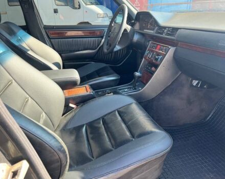 Черный Мерседес 280, объемом двигателя 2.8 л и пробегом 265 тыс. км за 4790 $, фото 17 на Automoto.ua