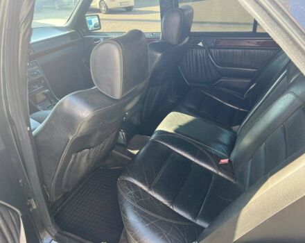 Черный Мерседес 280, объемом двигателя 2.8 л и пробегом 265 тыс. км за 4790 $, фото 13 на Automoto.ua