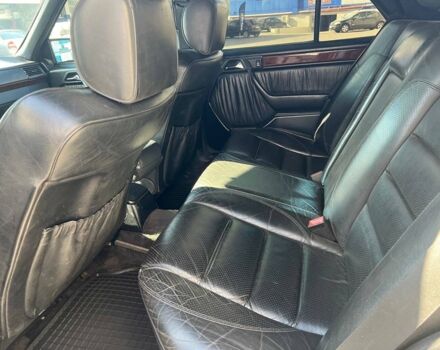 Черный Мерседес 280, объемом двигателя 2.8 л и пробегом 265 тыс. км за 4790 $, фото 12 на Automoto.ua