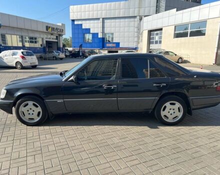 Черный Мерседес 280, объемом двигателя 2.8 л и пробегом 265 тыс. км за 4790 $, фото 7 на Automoto.ua