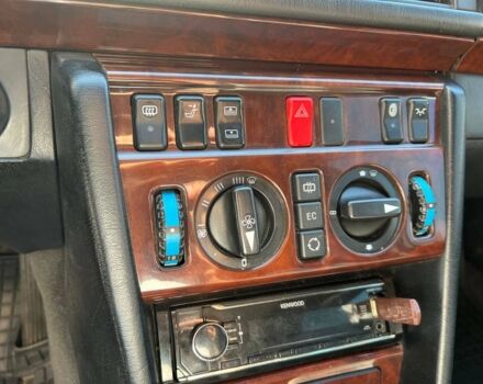 Черный Мерседес 280, объемом двигателя 2.8 л и пробегом 265 тыс. км за 4790 $, фото 24 на Automoto.ua