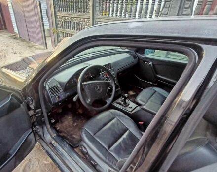 Чорний Мерседес 280, об'ємом двигуна 2.8 л та пробігом 340 тис. км за 1300 $, фото 4 на Automoto.ua