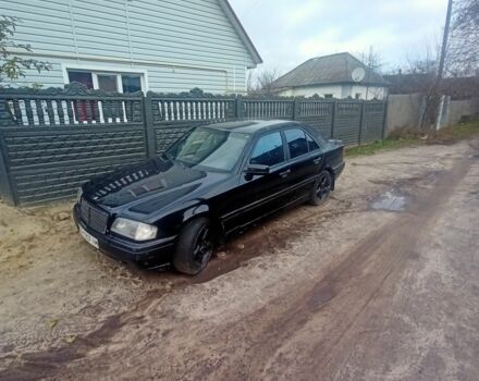 Чорний Мерседес 280, об'ємом двигуна 2.8 л та пробігом 340 тис. км за 1300 $, фото 1 на Automoto.ua