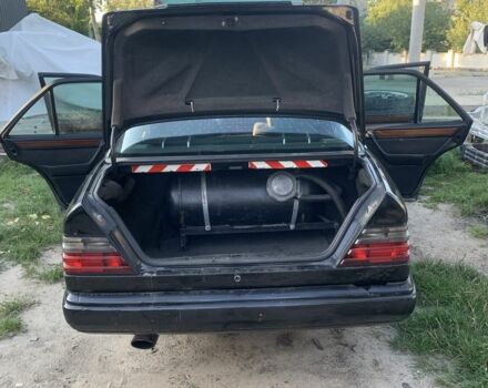 Чорний Мерседес 280, об'ємом двигуна 2.8 л та пробігом 404 тис. км за 2600 $, фото 6 на Automoto.ua